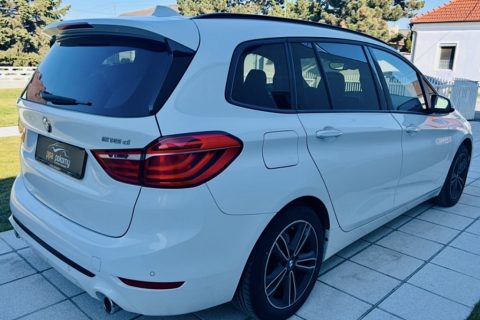 BMW 218d 1. Besitz  // Sport Line - jedes Service bei BMW - Anhängerkupplung