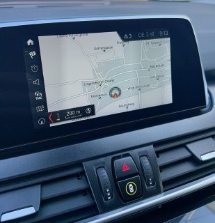 BMW 218d 1. Besitz  // Sport Line  // Topzustand - jedes Service bei BMW - Anhängerkupplung