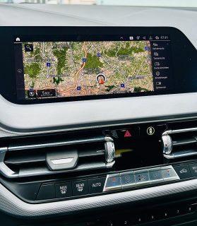 BMW 118i - Topzustand, Navi, 2 Zonen Klima, Lordrsenstütze, Innen-Außenspiegelpaket