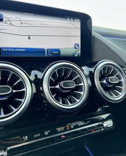 Mercedes-Benz GLA 200 d 4matic Entry Österreich-Edition Aut. - Topzustand - AHK - Winter Paket LED Scheinwerfer