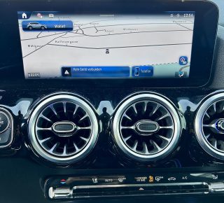 Mercedes-Benz GLA 200 d 4matic Entry Österreich-Edition Aut. - Topzustand - AHK - Winter Paket LED Scheinwerfer