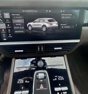 Porsche Cayenne III E-Hybrid PHEV 17,9 kWh Aut. - Topzustand und Vollausstattung - Finanzierungsbonus